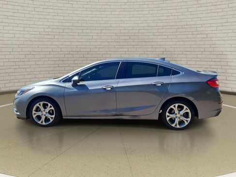 Used 2018 Chevrolet Cruze Premier image 8