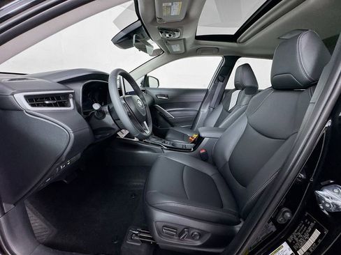 Used 2025 Toyota Corolla Cross XLE w/ Convenience Package AWD/4WD image 12
