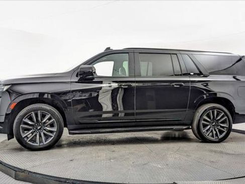 Used 2023 Cadillac Escalade ESV Sport AWD/4WD image 3