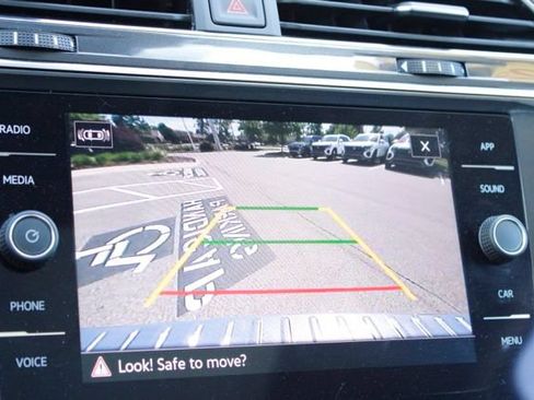 Used 2023 Volkswagen Tiguan SE w/ Panoramic Sunroof Package AWD/4WD image 25
