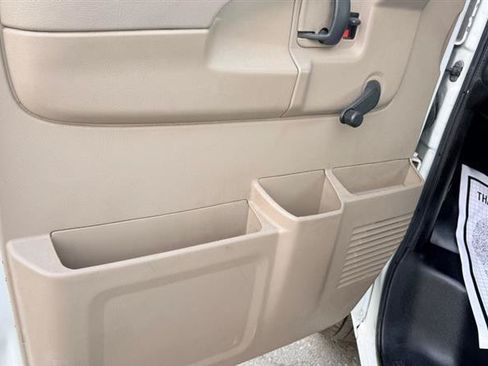 Used 2011 Chevrolet Express 2500 RWD image 20