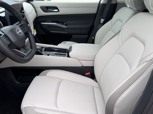 New 2026 Nissan Pathfinder SL image 11