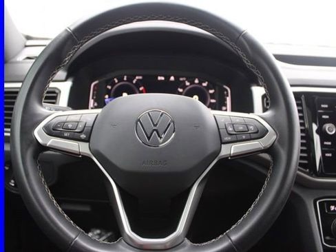 Used 2022 Volkswagen Atlas Cross Sport SE w/ Panoramic Sunroof Package image 31