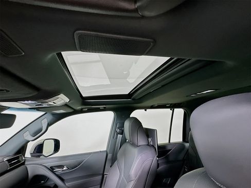 Used 2023 Lexus LX 600 4WD w/ Luxury Package image 23