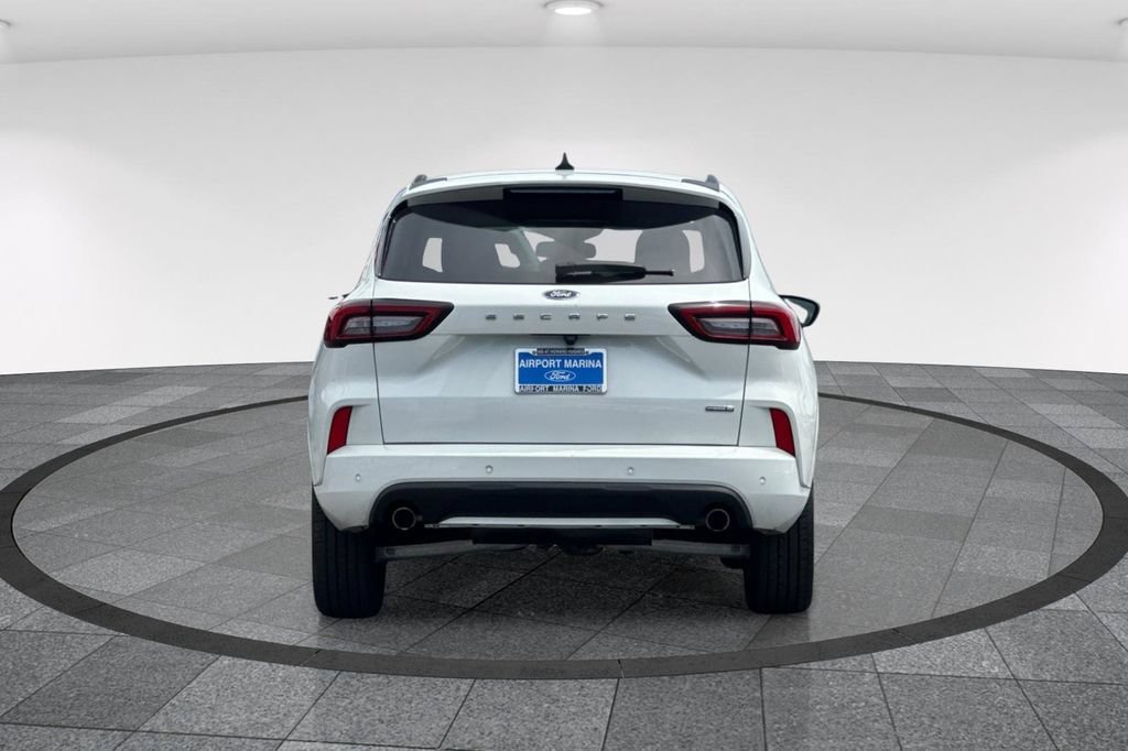 Certified 2023 Ford Escape ST-Line Elite AWD/4WD image 5