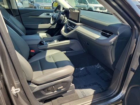Used 2026 Ford Explorer Active w/ Active Comfort Package RWD image 14