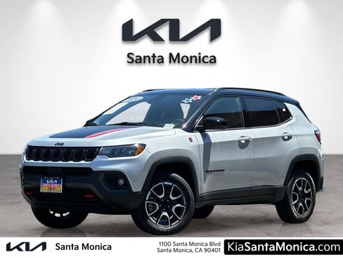 Used 2024 Jeep Compass Trailhawk AWD/4WD image 1