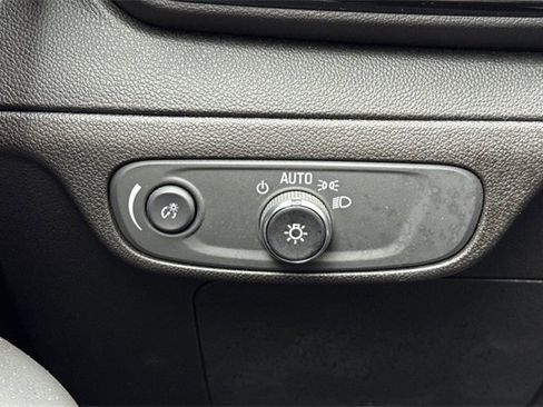 Used 2022 Chevrolet Bolt EUV LT w/ Convenience Package image 40