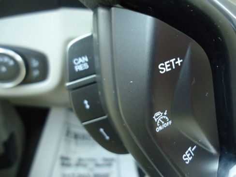 Used 2019 Ford Transit Connect XLT image 21