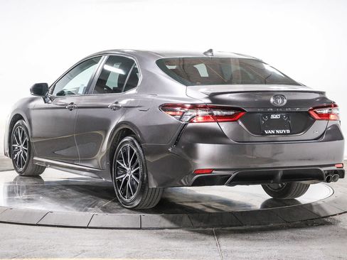 Certified 2023 Toyota Camry SE FWD image 3