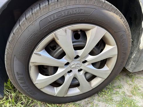 Used 2020 Toyota Corolla LE FWD image 5