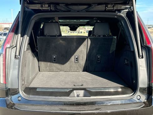 Used 2023 Cadillac Escalade ESV Premium Luxury image 25