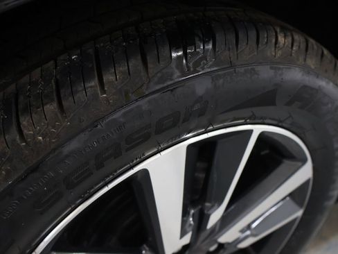 Used 2021 Nissan Versa SV image 31