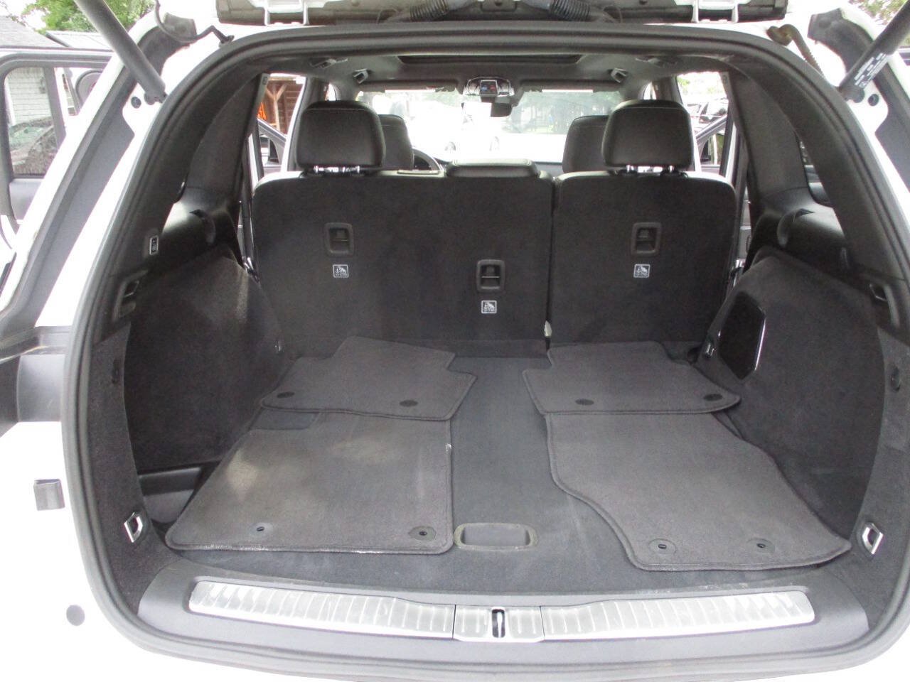Used 2023 Jeep Grand Cherokee Overland AWD/4WD image 35