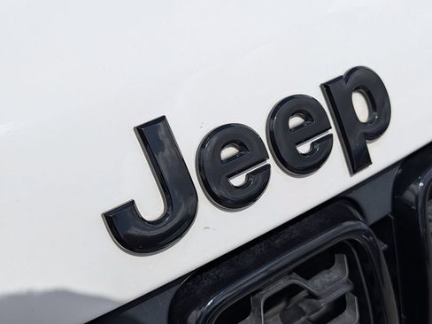 Used 2021 Jeep Grand Cherokee Laredo X RWD image 34