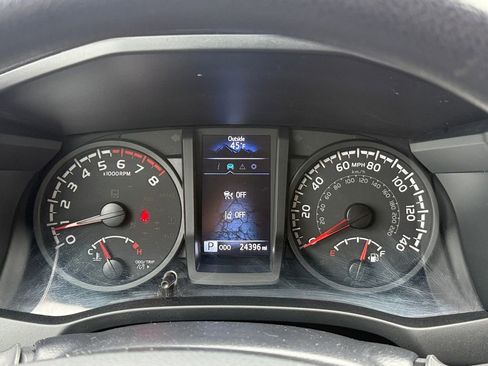 Used 2023 Toyota Tacoma SR image 31