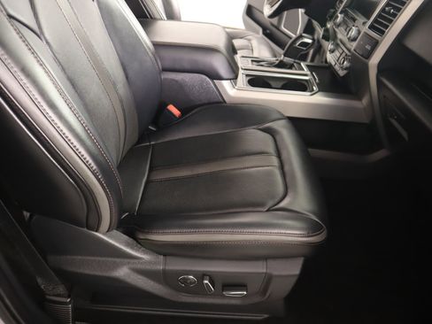 Used 2019 Ford F150 Platinum w/ Equipment Group 701A Luxury image 14