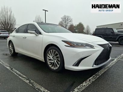 Used 2019 Lexus ES 350 Ultra Luxury w/ Accessory Package 2