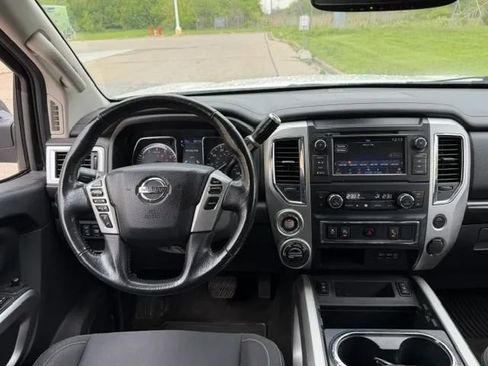 Used 2019 Nissan Titan SV AWD/4WD image 9