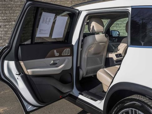 Used 2024 Mercedes-Benz GLS 450 4MATIC image 19