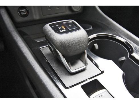 Used 2025 Nissan Rogue SV image 24