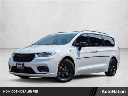 Used 2025 Chrysler Pacifica Premium