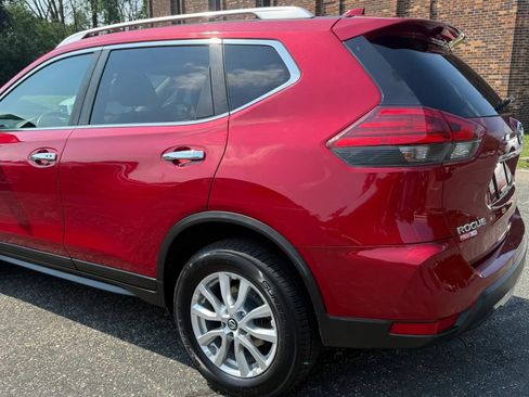 Used 2017 Nissan Rogue SV AWD/4WD image 7