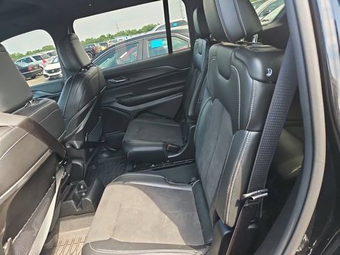 Used 2024 Jeep Grand Cherokee L Altitude AWD/4WD image 8