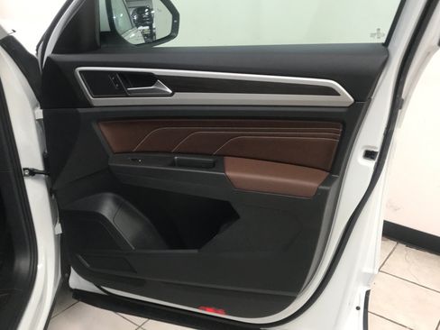 Used 2023 Volkswagen Atlas SE w/ Panoramic Sunroof Package FWD image 18