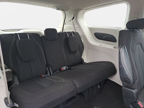 Certified 2023 Chrysler Voyager LX FWD image 13