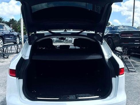 Used 2020 Jaguar F-PACE Premium image 12