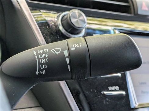 Used 2018 Toyota Camry LE image 9