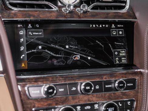 Used 2025 Bentley Bentayga Extended Wheelbase image 43