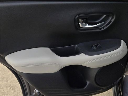 Used 2023 Honda HR-V LX image 11