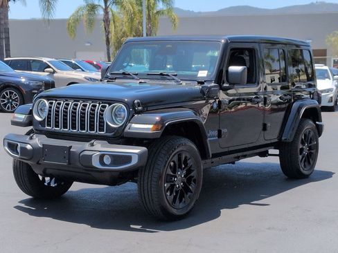 Used 2025 Jeep Wrangler Unlimited Sahara w/ Safety Group AWD/4WD image 5