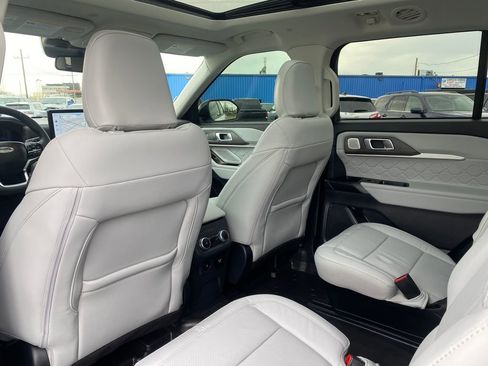 Used 2025 Ford Explorer Platinum w/ LUX Leather Package image 16