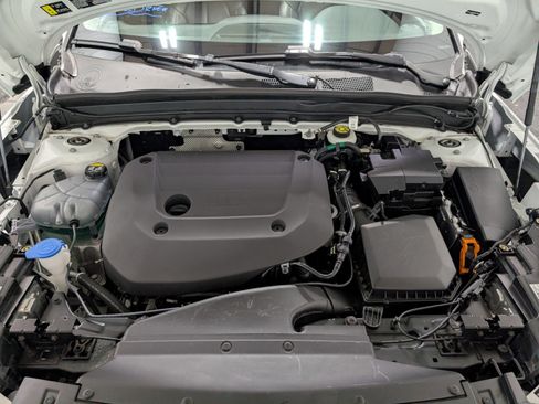 Used 2025 Volvo XC40 B5 Plus image 28