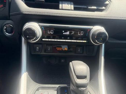 Used 2019 Toyota RAV4 XLE w/ Convenience Package FWD image 31