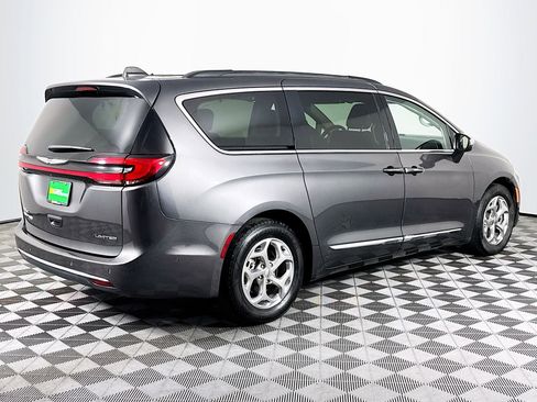 Used 2022 Chrysler Pacifica Limited image 10