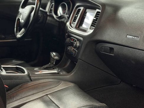 Used 2020 Dodge Charger SXT w/ Leather Interior Group RWD image 4
