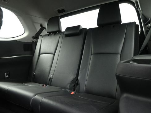 Used 2024 Toyota Grand Highlander XLE image 13