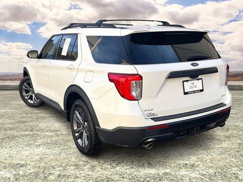 Used 2022 Ford Explorer XLT w/ Equipment Group 202A image 4