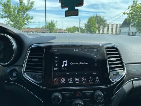 Used 2019 Jeep Grand Cherokee Limited AWD/4WD image 12