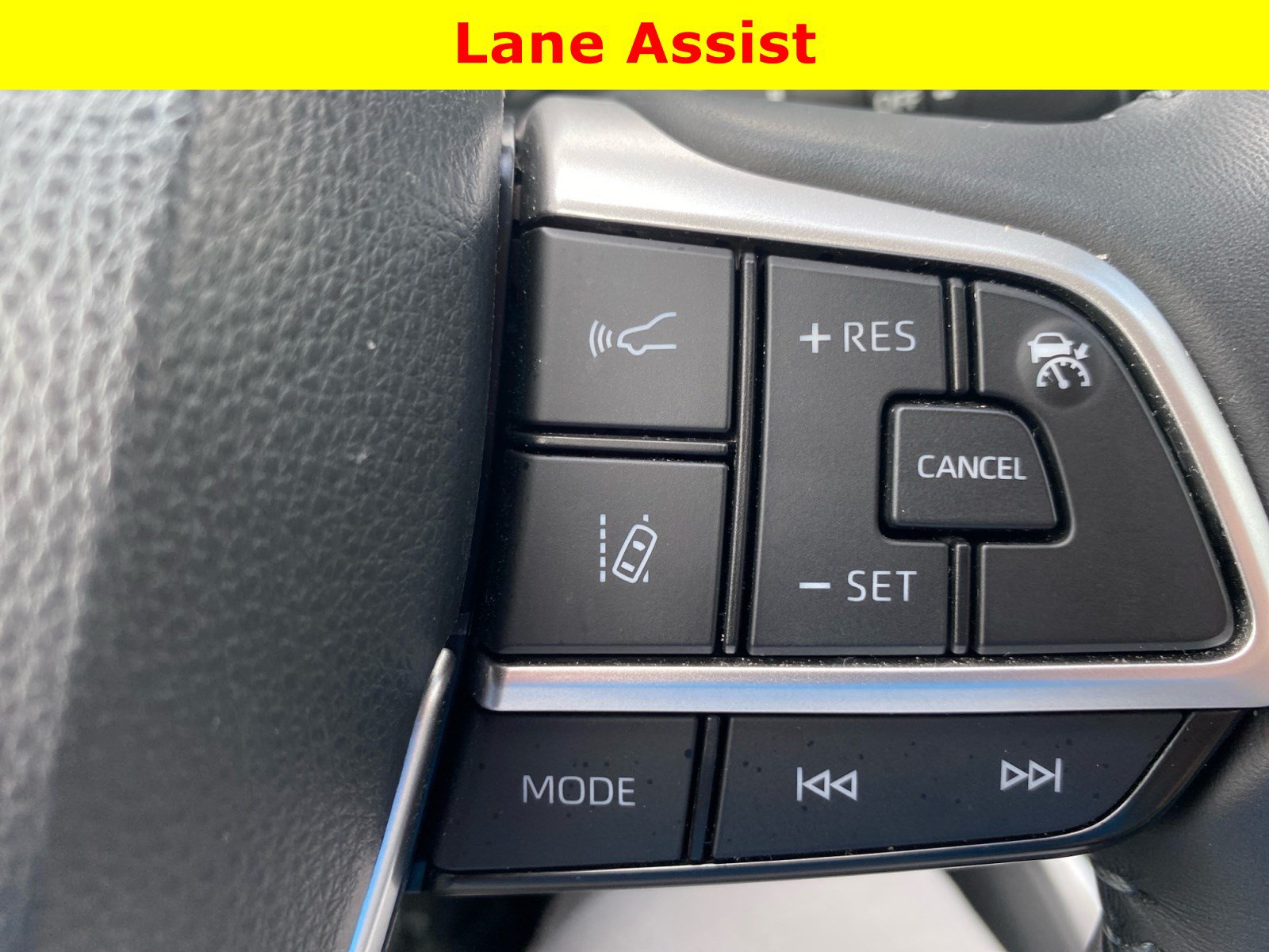Used 2023 Toyota Highlander XLE AWD/4WD image 27