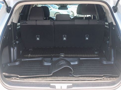 Used 2021 Toyota Highlander L FWD image 26
