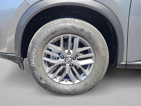Used 2024 Nissan Rogue S FWD image 28