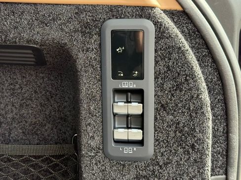 New 2026 Land Rover Range Rover Long Wheelbase SE AWD/4WD image 35