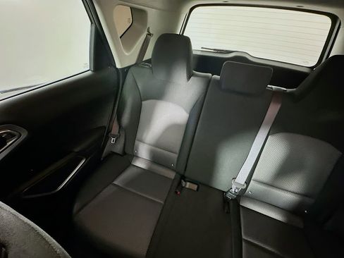 Used 2025 Kia Soul LX w/ LX Technology Package FWD image 12