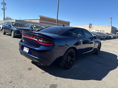 Used 2017 Dodge Charger SXT w/ Plus Group image 6