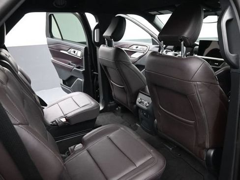 Used 2026 Ford Explorer Platinum RWD image 25